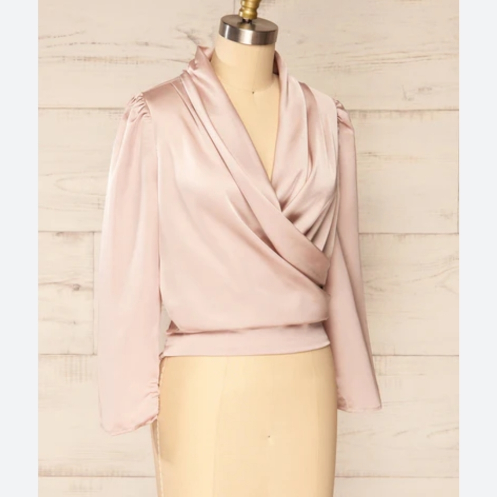 Lush wrap satiny top. Sz Sm. New